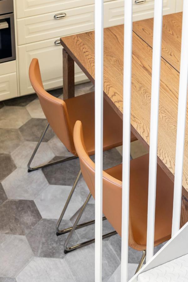 Modern & Stylish Loft - 2 Min From Station Apartment *